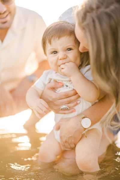 bonheur main enfant sourire amour